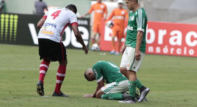 Na volta ao Allianz, Palmeiras frustra torcida e leva virada do Linense
