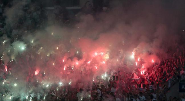  Dois torcedores foram presos por acender sinalizadores em jogo do Palmeiras 