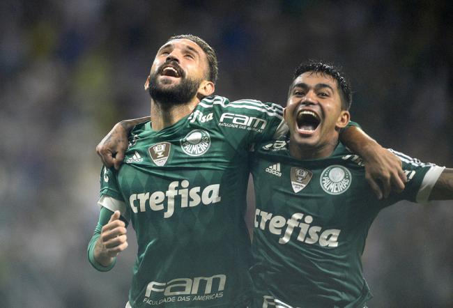 Cristaldo comemora gol aos 