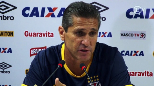 Jorginho coletiva centroavante