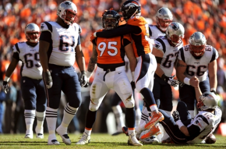 Derek Wolfe e Von Miller