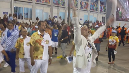 Paulo Barros vibra com desfile da Portela na Sapucaí (Foto: Carlos Alberto Vieira/LANCE!Press)
