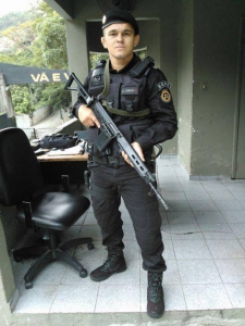 Luciano Azevedo é policial do Bope (FOTO: Arquivo Pessoal)