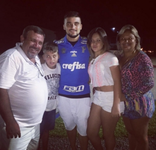 Victor Luis passou o Ano Novo com a camisa do Palmeiras (FOTO: Reprodução)