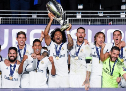 Marcelo levanta a taça - Real Madrid x Sevilla