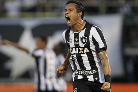 Dudu Cearense comemora o gol da vitória