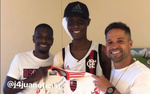 5c8bc93844608 Atletas do Flamengo visitam último garoto do ninho internado no hospital