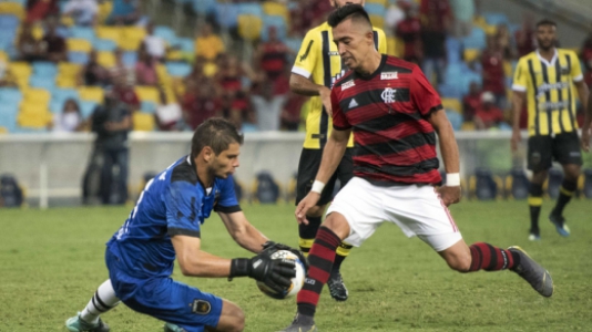 5c8d83b9ed737 Rodinei capitão, pontaria e mais: o empate do Flamengo com o Voltaço