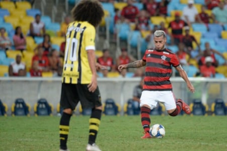 5c8d83b9ed737 Rodinei capitão, pontaria e mais: o empate do Flamengo com o Voltaço