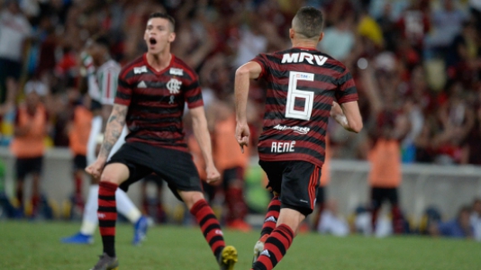 5c9c2395e7842 Com emoção até o fim, Flamengo se classifica em clássico 'muito pegado'