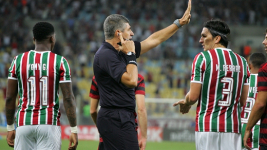 5c9c2395e7842 Com emoção até o fim, Flamengo se classifica em clássico 'muito pegado'