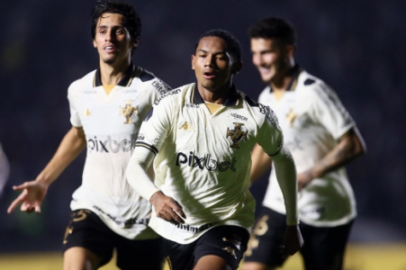 Los chicos brillan, Vasco golea al Náutico y sigue en el G4 de la Serie B Vasco x Náutico