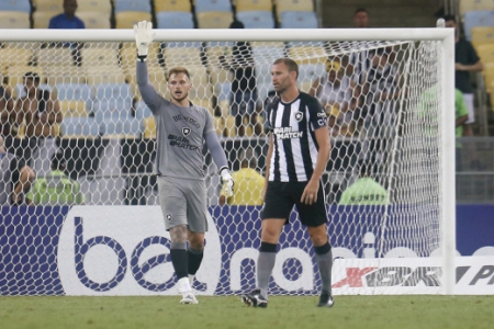 Lucas Perri analiza el rendimiento del Botafogo y celebra el momento actual: 'Muy feliz de ayudar' lucas perri