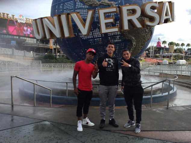 Marciel, Malcom e Guilherme Arana, no parque Universal, em Orlando (Foto: Reprodução)