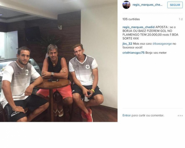 Baez, à direita, com empresário e jovem Borja (Reprodução)