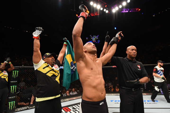 Warlley Alves finalizou Colby Covington com uma guilhotina (FOTO: Getty Images)
