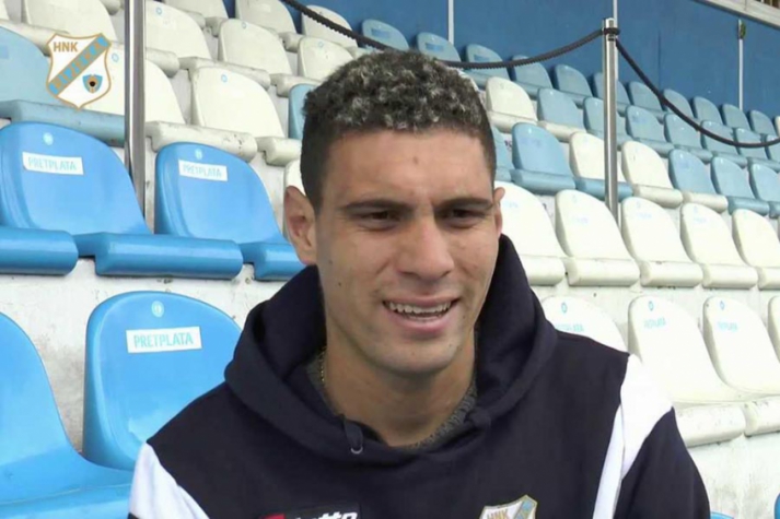 Perto do Verdão, Moisés posta mensagem de despedida na Croácia