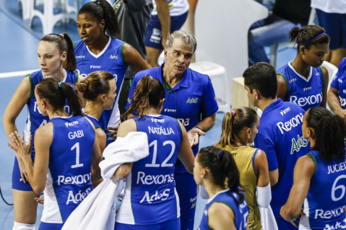 Rexona-AdeS, do técnico Bernardinho, venceu Vôlei Nestlé fora de casa e terminou primeiro turno na liderança (Foto: Wander Roberto/CBV)