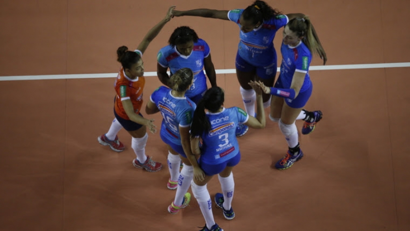 Equipe do Minas Tênis Clube durante partida pela Superliga Feminina de vôlei (Foto: Divulgação)