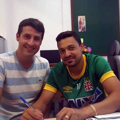 Éder Luis renovou contrato com o Vasco