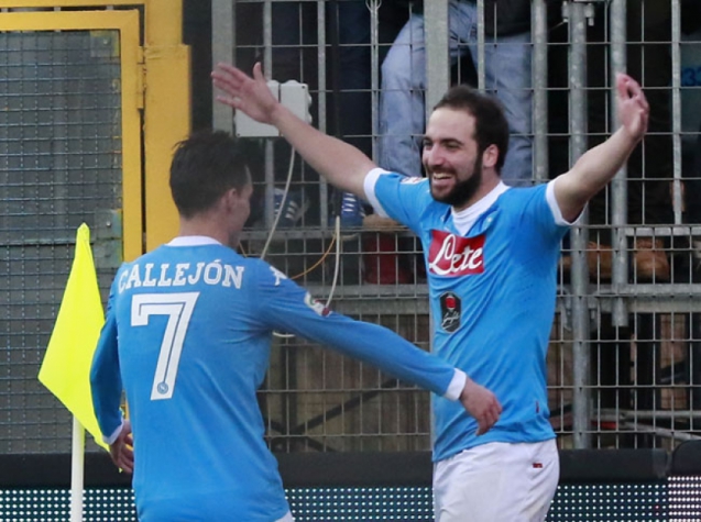 HiguaÃn - Frosinone x Napoli (Foto: Carlo Hermann / AFP)