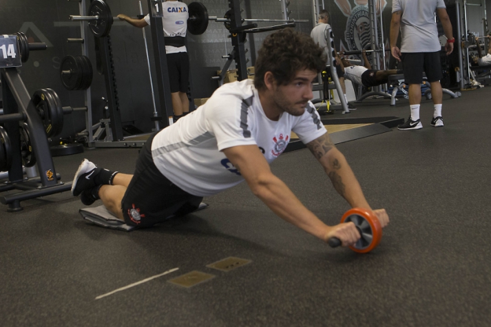 Pato ficará treinando sozinho no CT Joaquim Grava (Foto: Daniel Augusto Jr)