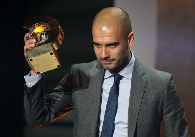 Josep Guardiola recebe no inÃcio de 2012 o prêmio de melhor treinador do mundo de 2011