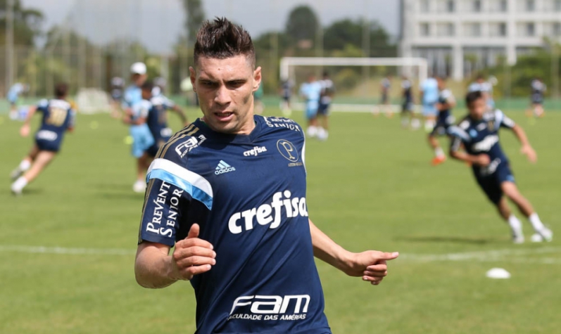 Palmeiras estreia três reforços, e Moisés começa pedindo passagem