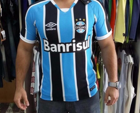 Grêmio tem camisa divulgada (Foto: Reprodução / Twitter)
