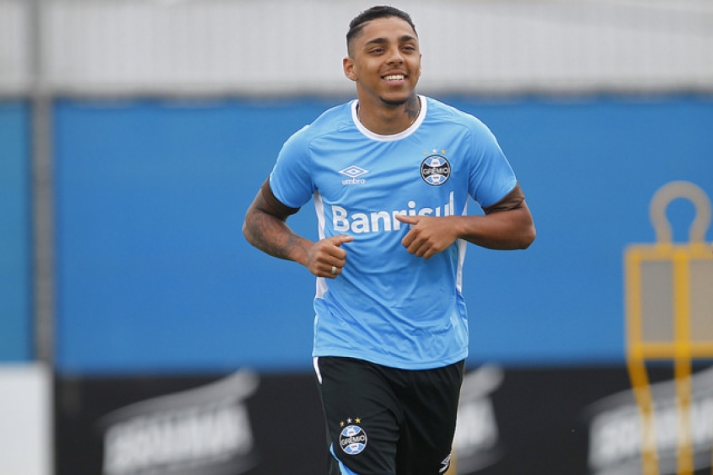 Apresentado depois do restante do elenco, Wallace não jogará contra o Danubio (Foto: Lucas Uebel/Grêmio)