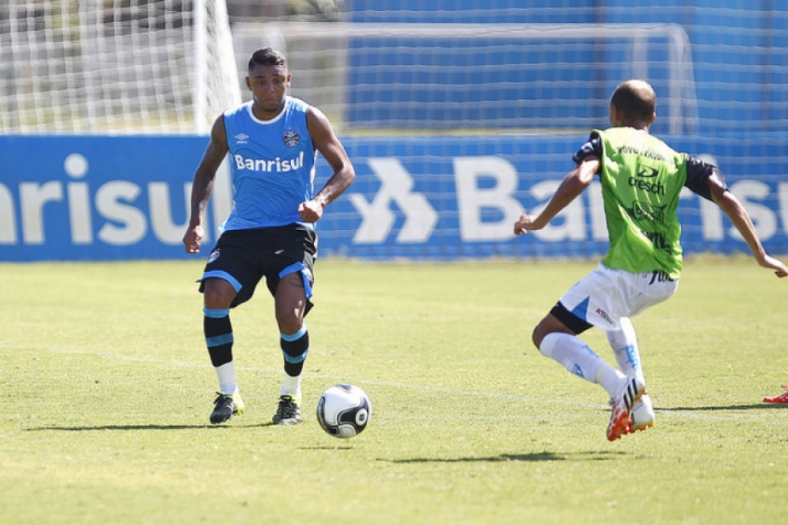 Wallace teve "estreia" discreta pelo Grêmio (Foto: Lucas Uebel/Grêmio)
