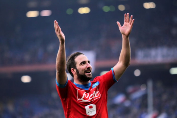 HiguaÃn - Sampdoria x Napoli (Foto: Marco Bertorello / AFP)