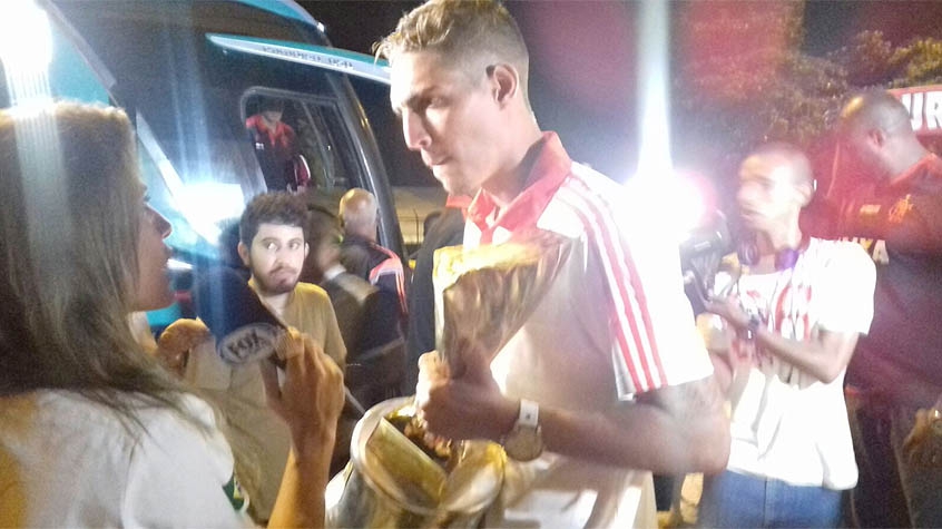 HOME - Desembarque do Flamengo após o título da Copinha na Gávea - Thiago (Foto: Pedro Barboza)