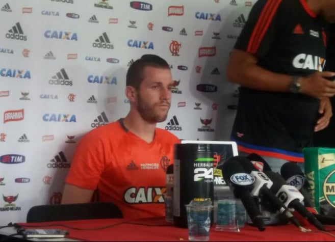 Entrevista coletiva goleiro Paulo Victor