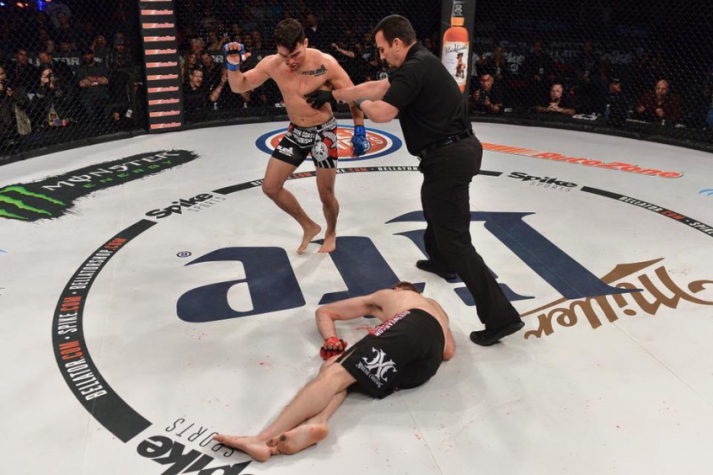 Patricky Pitbull nocauteou Ryan Couture com um poderoso cruzado de esquerda (FOTO: Divulgação/Bellator)