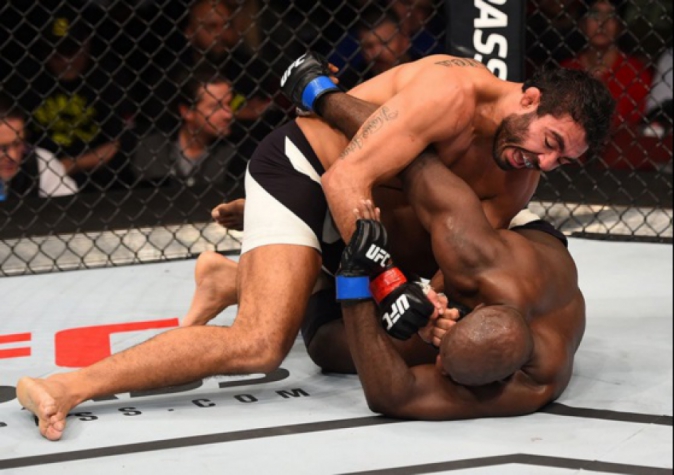Rafael Sapo venceu Kevin Casey por nocaute técnico (FOTO: Reprodução)