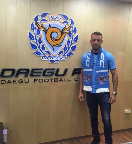 O atacante Paulo Sérgio, ex-Criciúma, apresentado no Daegu.
