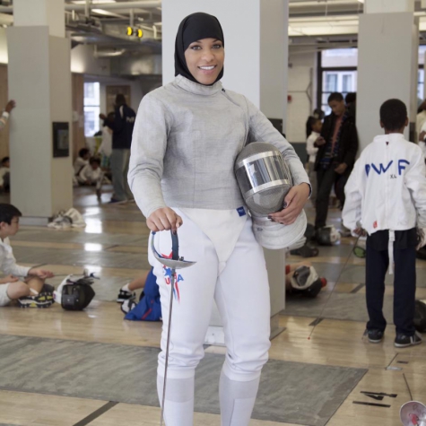 Ibtijah Muhammad é americana e competirá na esgrima na Olimpíada do Rio de Janeiro, em agosto (Foto: Reprodução)