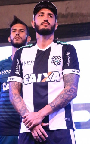 Zagueiro Marquinhos tem contrato renovado com o Figueirense até o final de 2017 (Foto: Divulgação / Site Oficial do Figueirense)