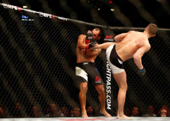 Stephen Thompson nocauteia Hendricks