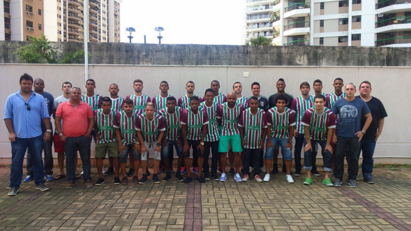 Elenco do Barra da Tijuca na apresentação para a Série B do Campeonato carioca (Foto: Divulgação)