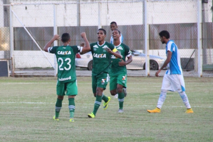 Cleber Santana comemorando o seu gol (Foto: Site Oficial/Chapecoense)