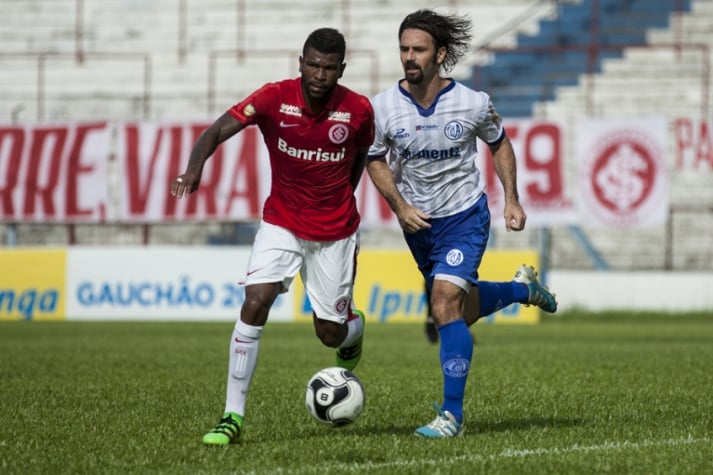 Aimore x Internacional (foto:Digue Cardoso/Agencia Freelance)