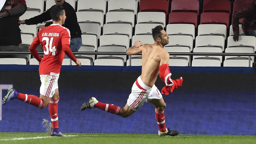 HOME - Benfica x Zenit - Liga dos Campeões - Jonas (Foto: Francisco Leong/AFP)