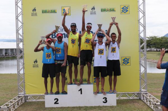 Jefferson, Lipe, Moisés, Harley, Anderson Melo e Nilton (Foto: Matheus Vidal/CBV)