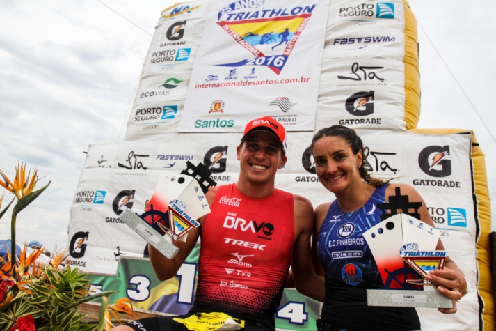 Marcus Fernandes e Ariane Monticeli conquistaram o primeiro lugar em prova em Santos (Foto: Bruno Miani/Divulgação)