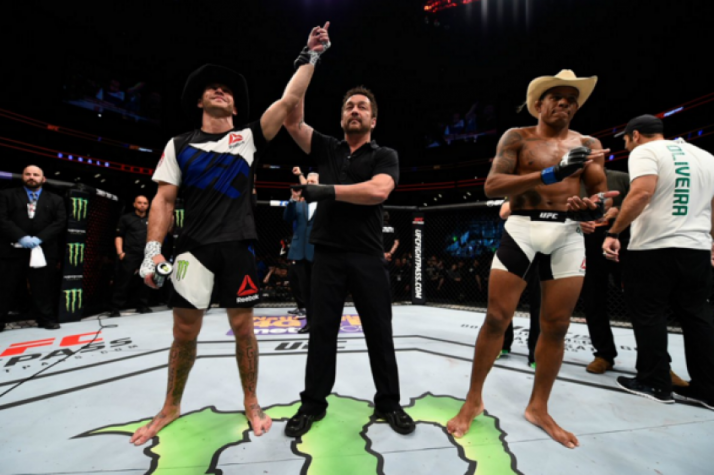 Donald Cerrone venceu Alex Oliveira n primeiro round (FOTO: Reprodução)