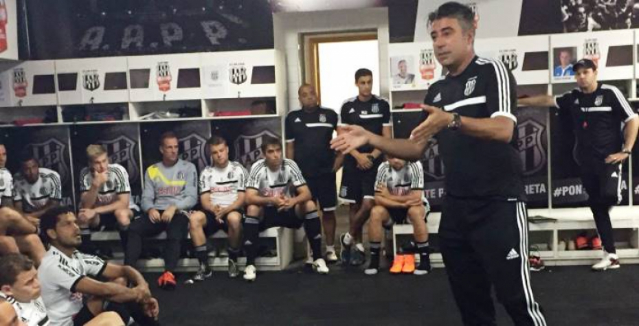 Alexandre Gallo conversa pela primeira vez com jogadores da Ponte (Foto: RodrigoCeregatti / PontePress)