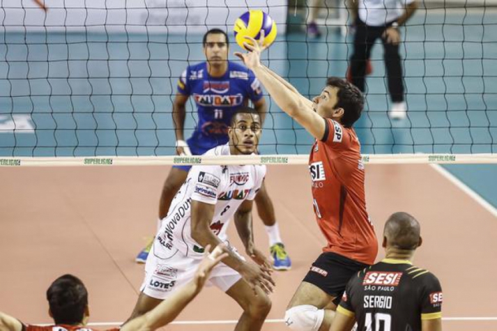 Levantador Thiaguinho, do Sesi-SP, durante partida pela Superliga (Soto: Wander Roberto/Inovafoto/CBV)