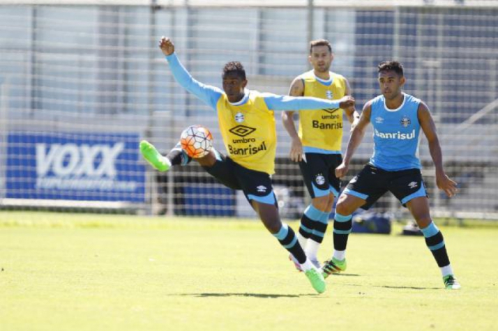 Miller Bolaños em treino (Foto: Lucas Uebel / Grêmio FPBA)